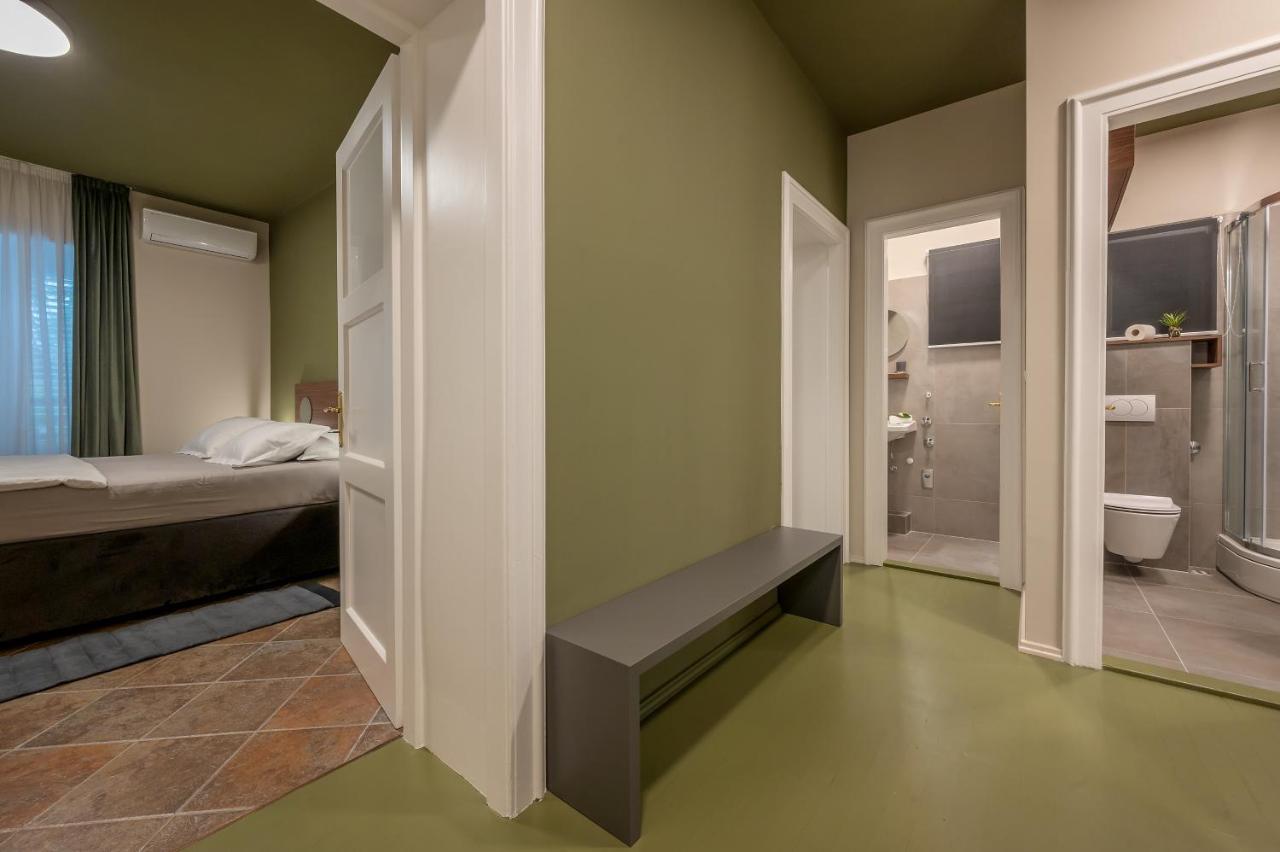 Green, Deluxe Two Bedroom Suite Split Exteriör bild