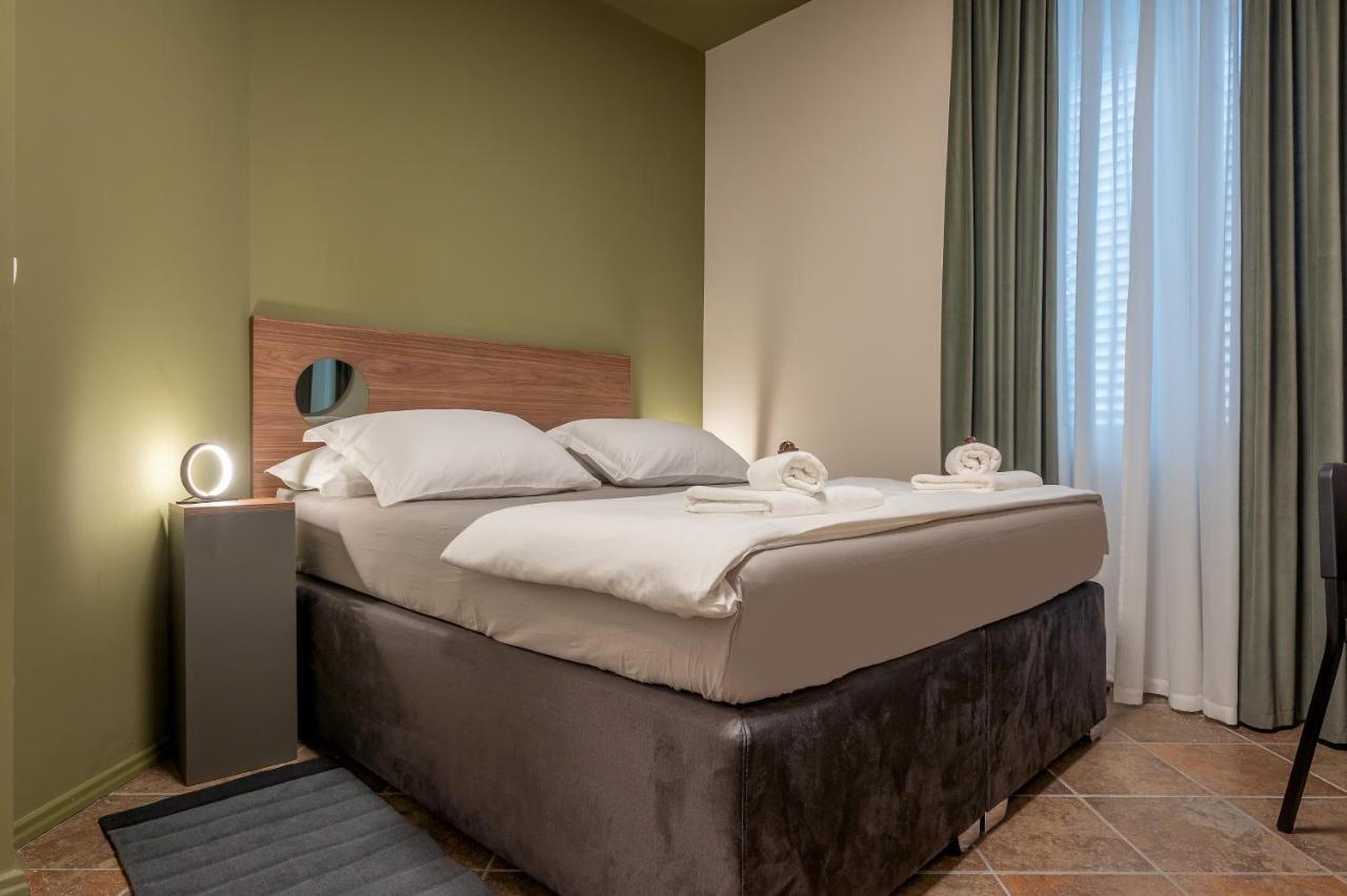 Green, Deluxe Two Bedroom Suite Split Exteriör bild