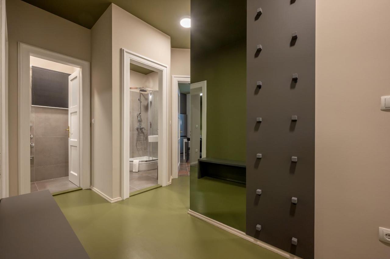 Green, Deluxe Two Bedroom Suite Split Exteriör bild